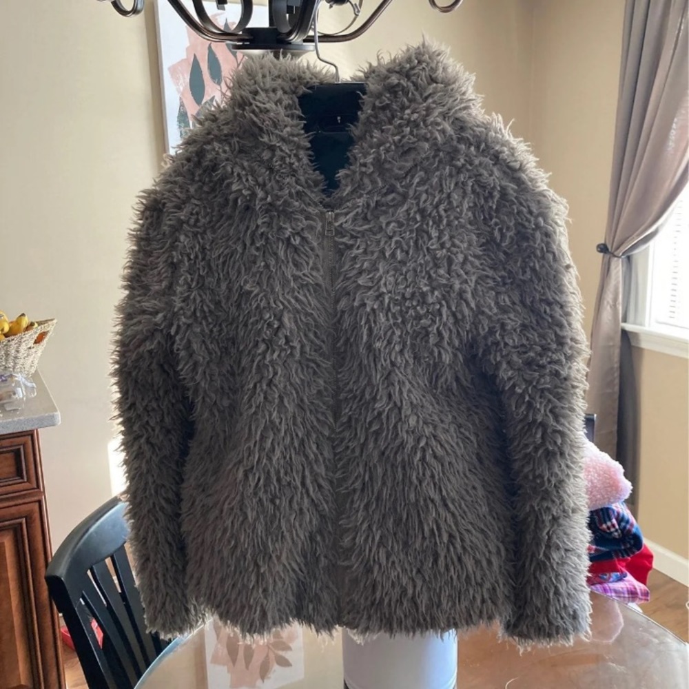 Love Spray furry coat